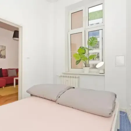 Urbannestgroup - Solec 20a Апартаменты