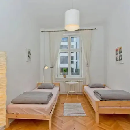 Urbannestgroup - Solec 20a *