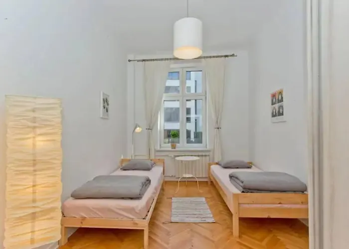 Urbannestgroup - Solec 20a *